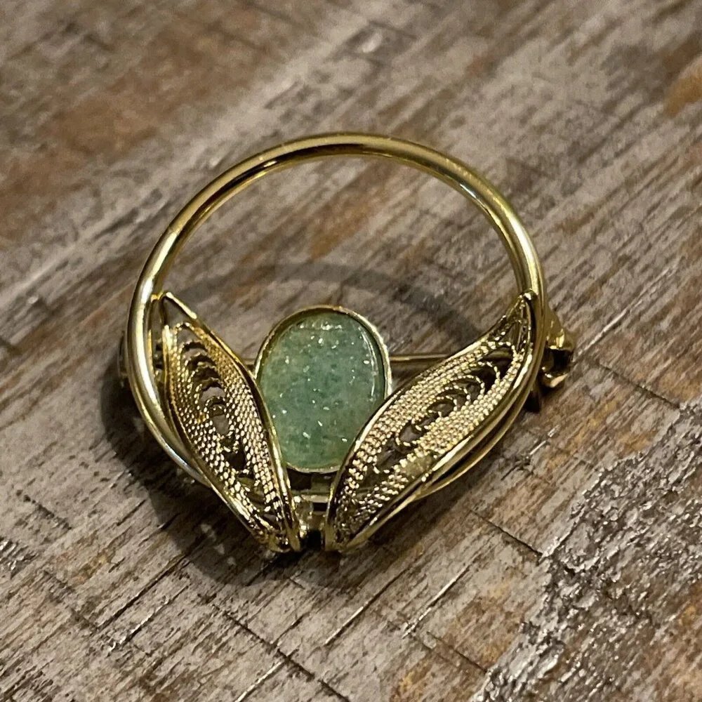Vintage Gold Tone Genuine Jade Cabochon Filigree Leaves Round Brooch Pin‎ In Box